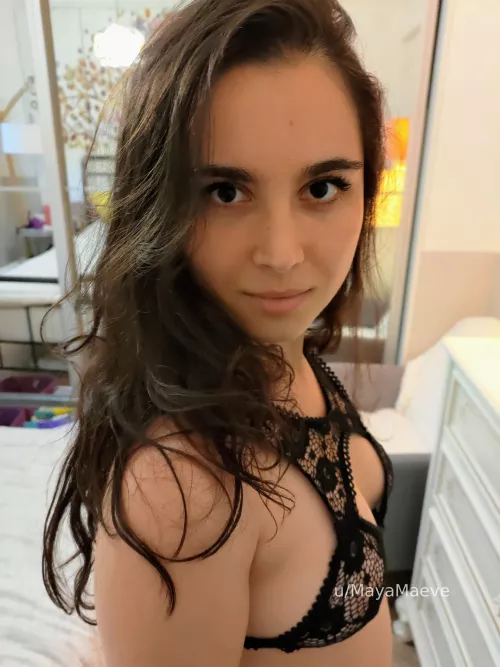 Petite psychology grad seeking meaningful connections. What do you love about tiny girls?