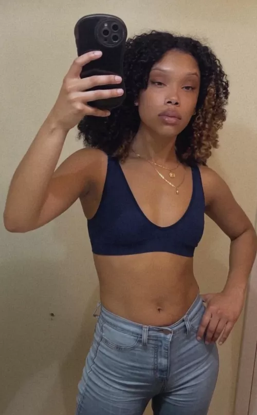 [selling] the face gone say it all 👅 cum n find out