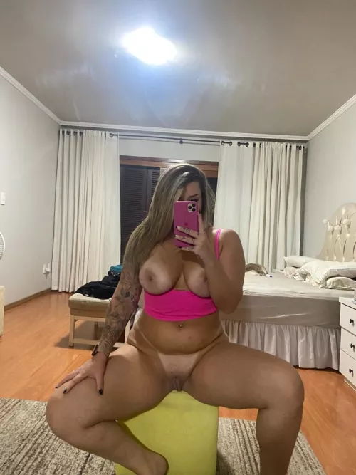 Taking a selfie to show off my tan