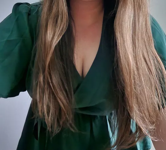 tasteful weekend cleavage