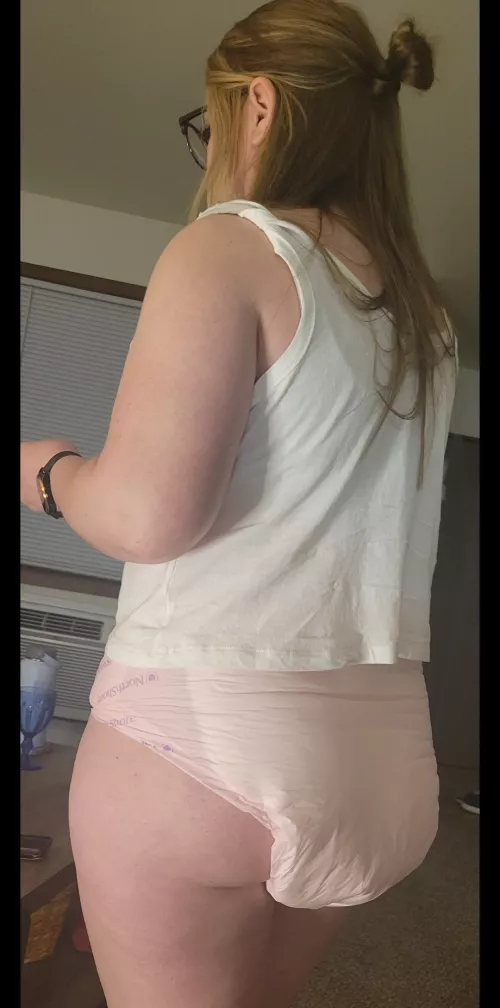 That's one fluffy butt 😳