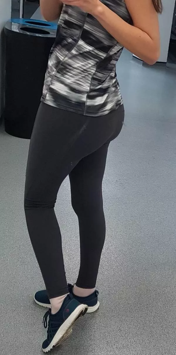 Undress me and throw everything on the floor