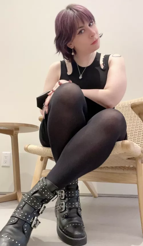 Wearing my buckled and studded boots today 🖤