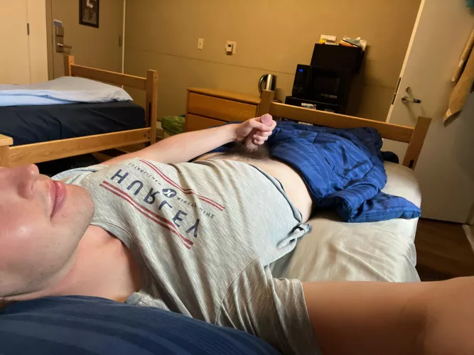 19m 6’7 kinky prv looking for fun- in my dorm -please show face - ianthet21