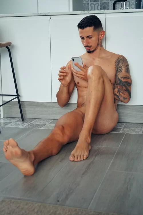 (31) Checking out all the hot bros on this sub...