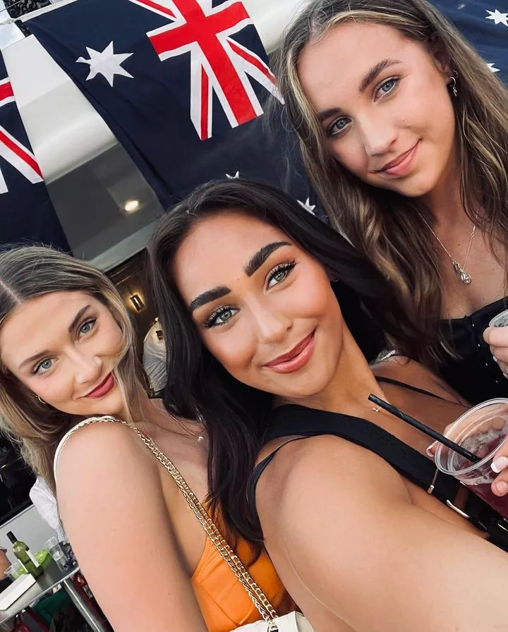 Aussie Aussie Aussie (Oi, Oi, Oi)