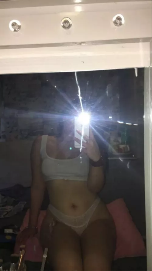 Baby bin so geil auf dich. Zieh mir an die Haare und spuck mir ins Gesicht während du mich anal nimmst.