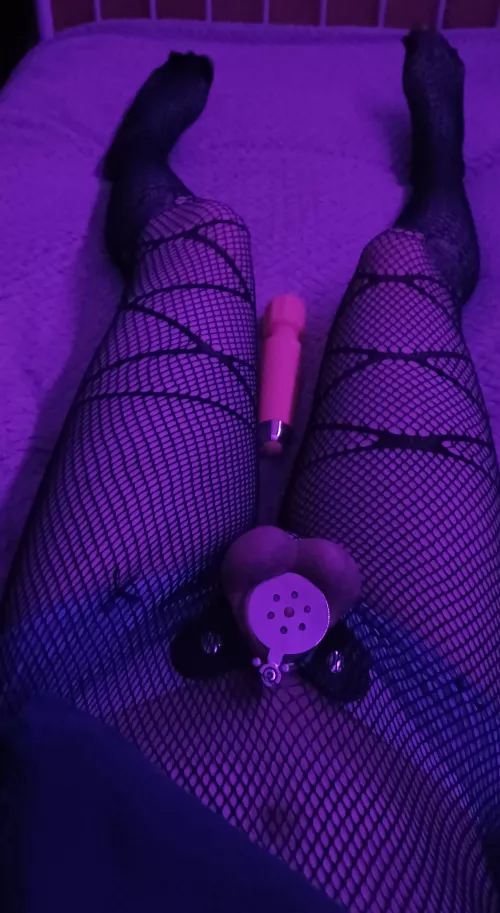 flat cage and a vibe to edge all night :3