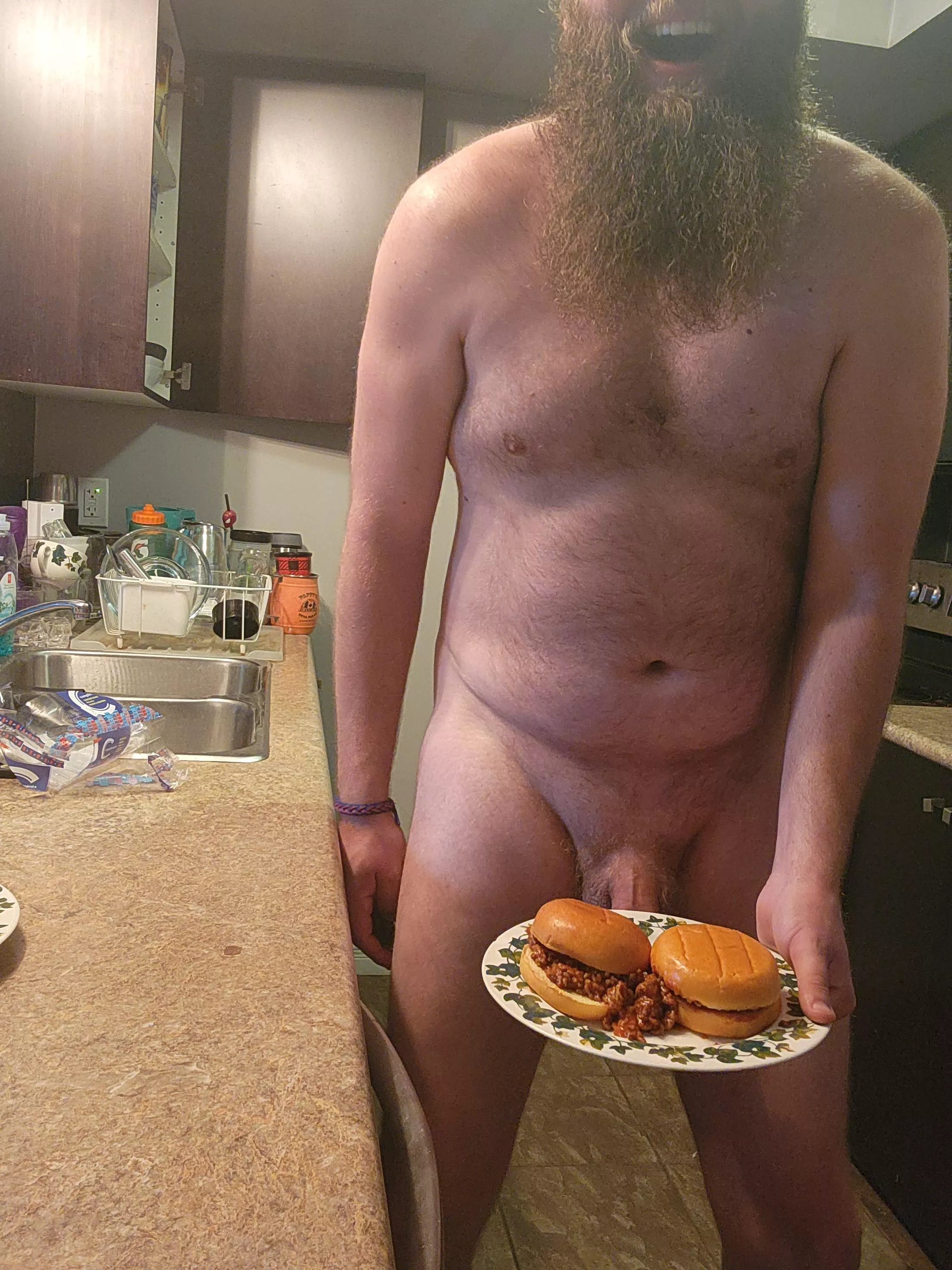 Get you a 🐻 who can cook. 🍳😎