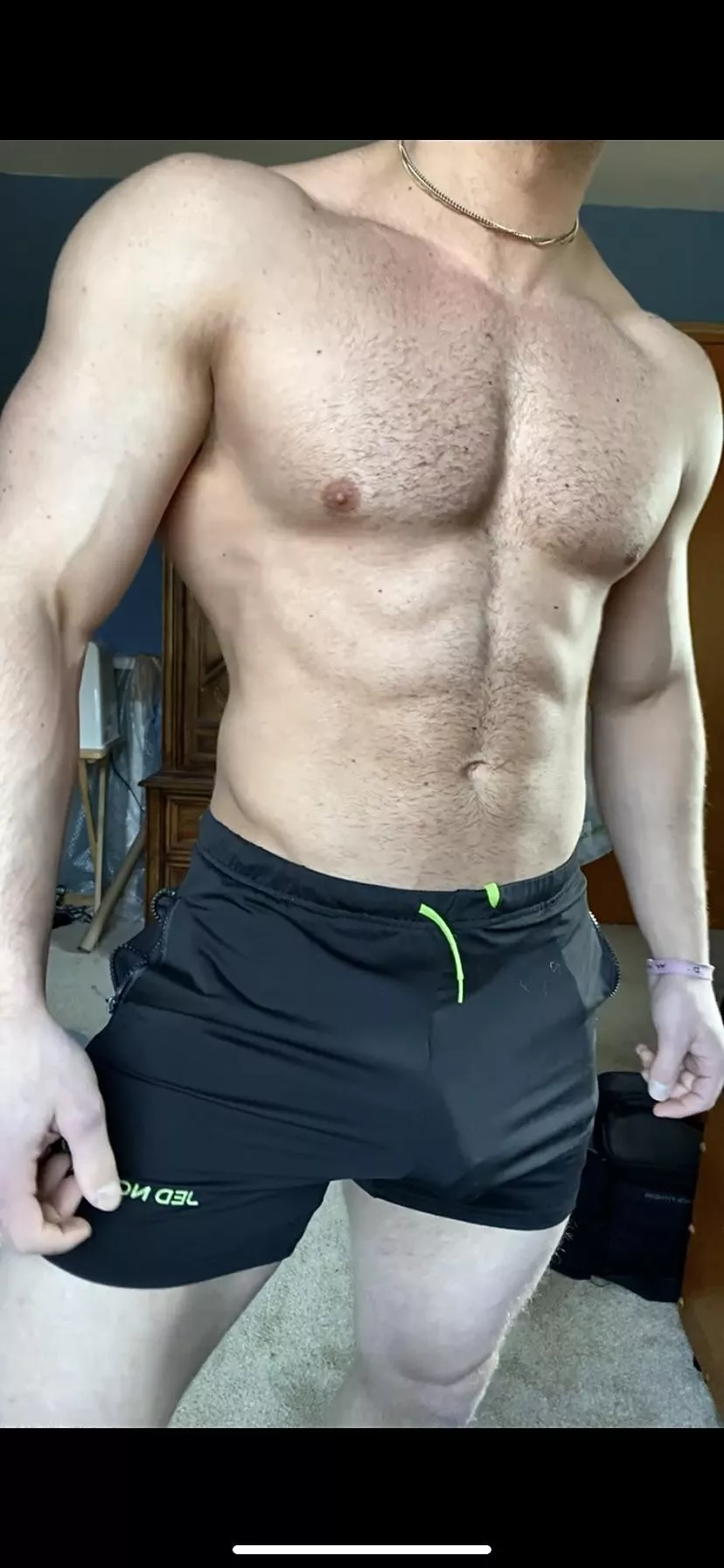 Getting ready for the gym hoping I run into a big 🍒 milf [M] 25