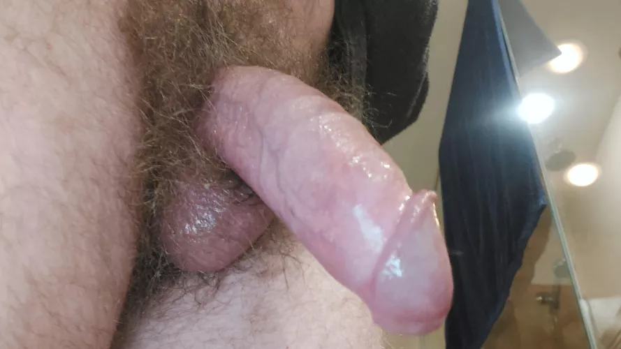 Hairy and greased up for a good edge