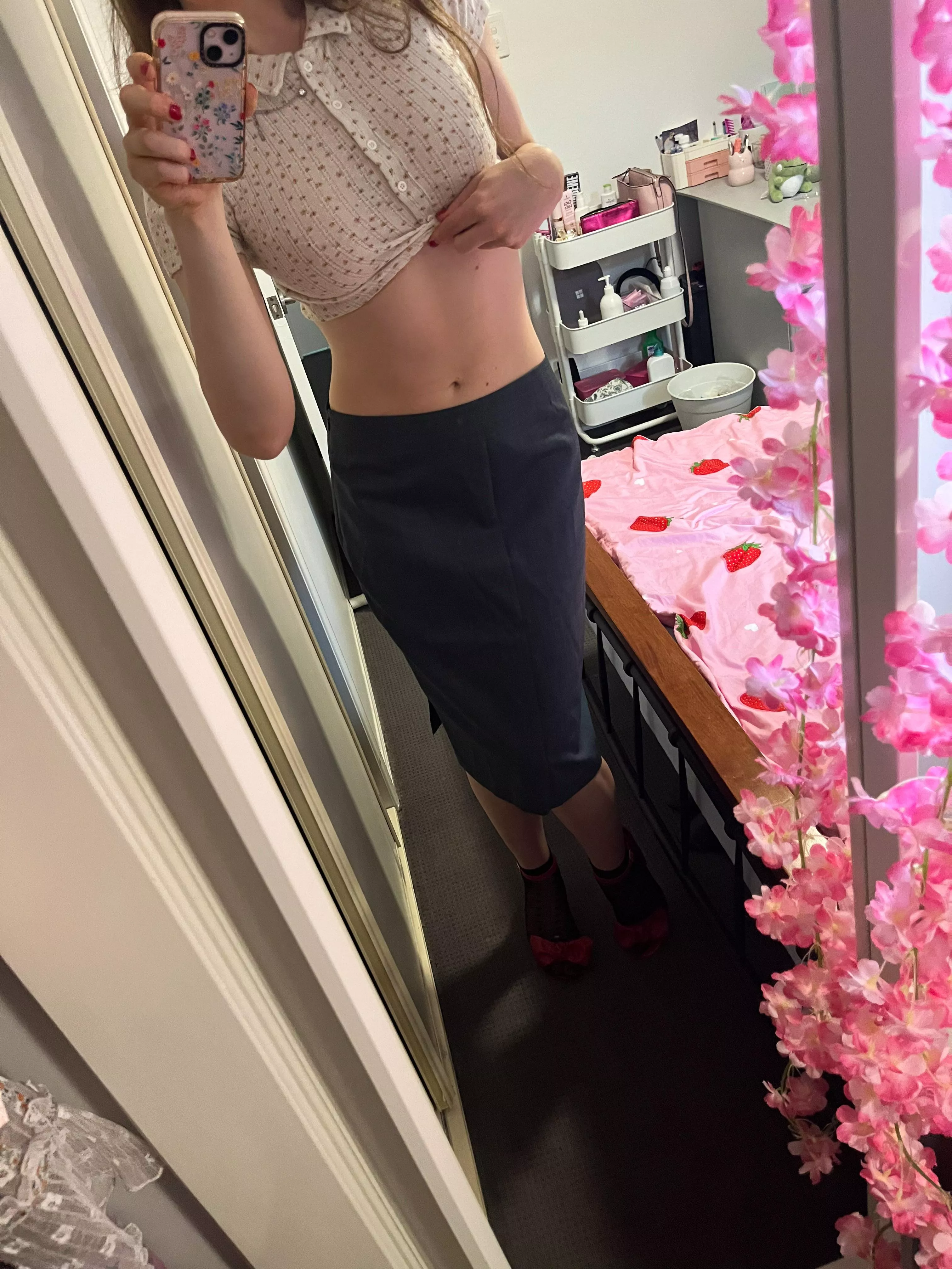 Help me take off my top 😘