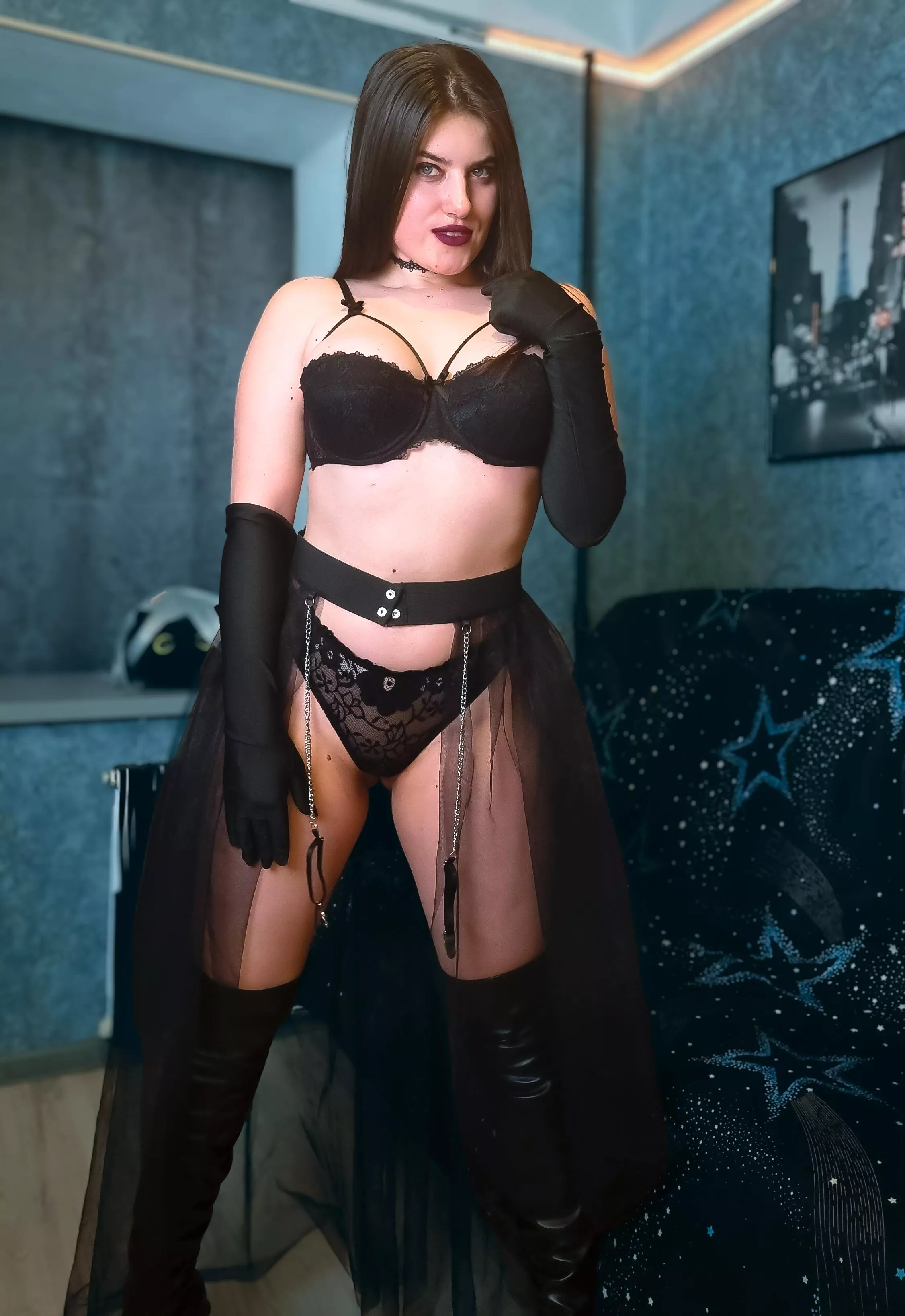 how do you like my black outfit