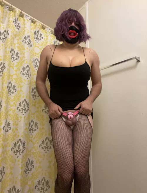 I love it when it squirts out the cage opening with anal only