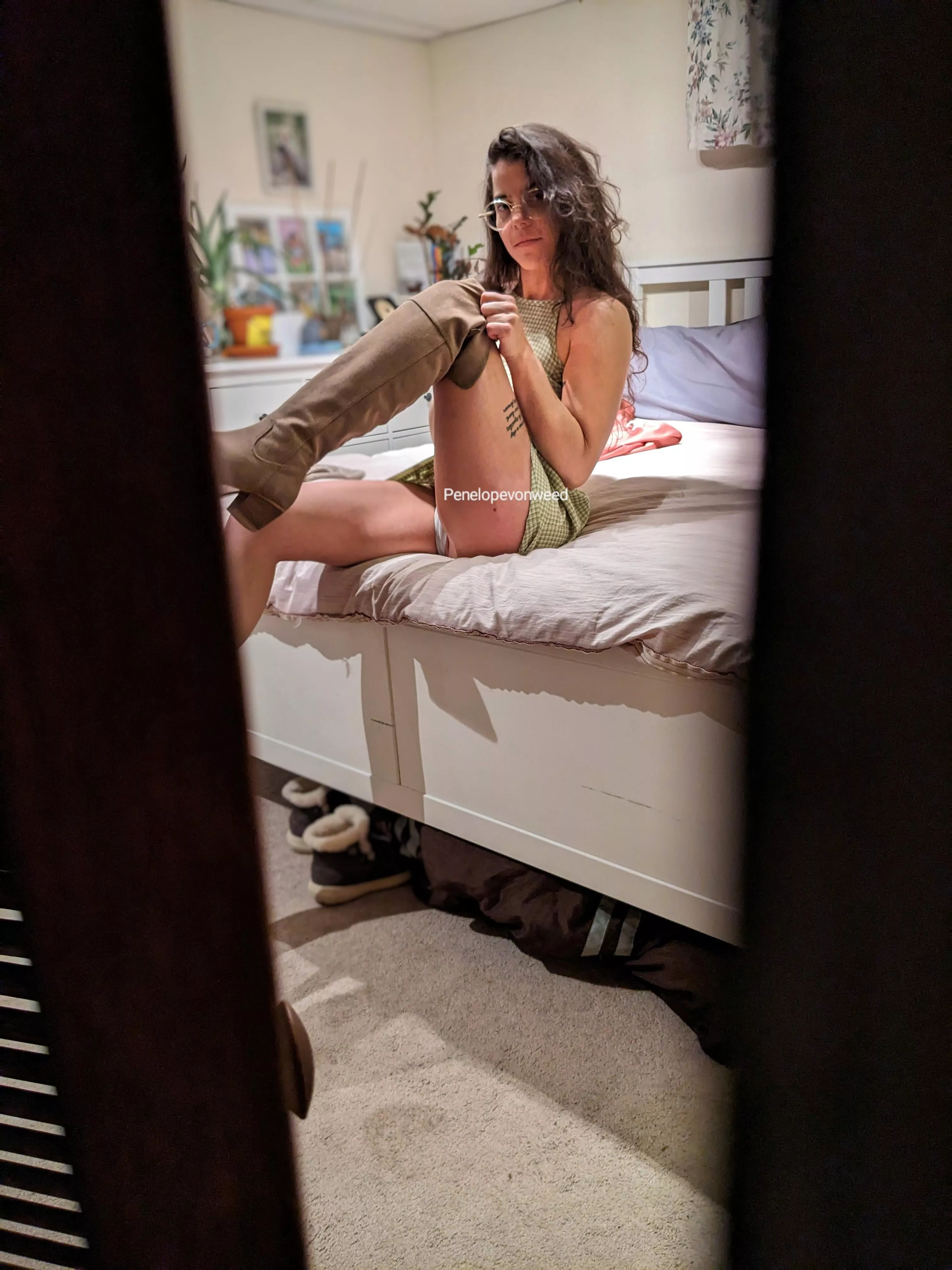 I spy with my little eye, someone watching me change 😈😘