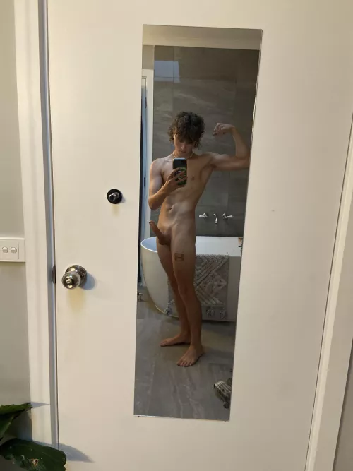 I’m horny, dm me 😈