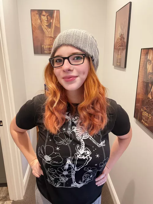 [IMAGE] How about some red head tee shirt boobs here?