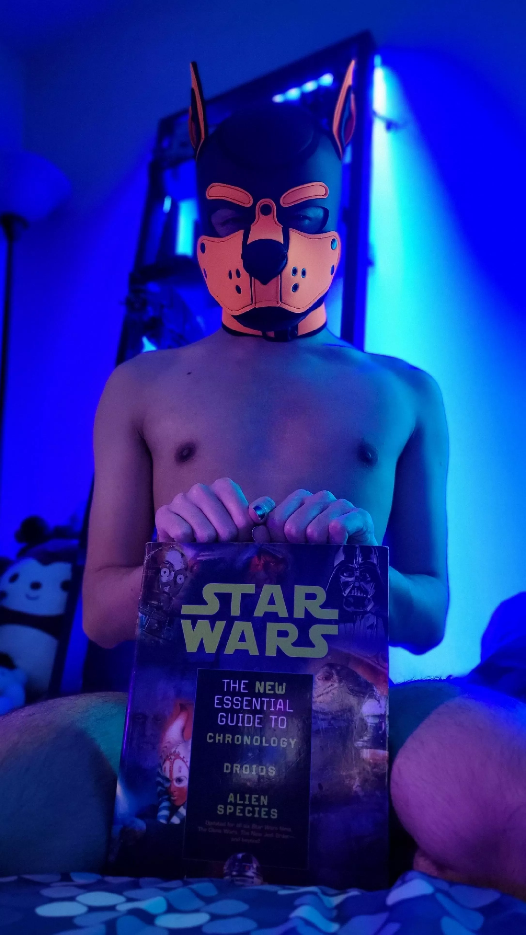 Is that a Star Wars droid and species dictionary in your pocket or are you just happy to see me? 😋