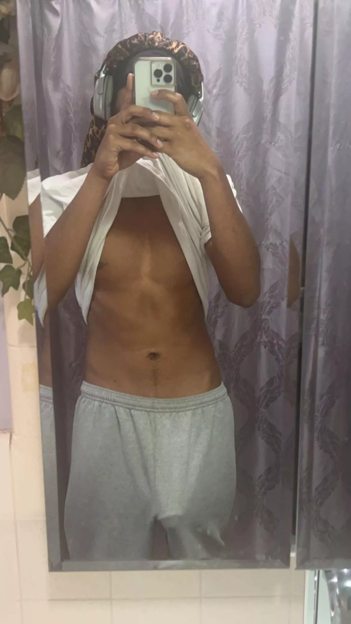 It’s true what they say about skinny guys :)