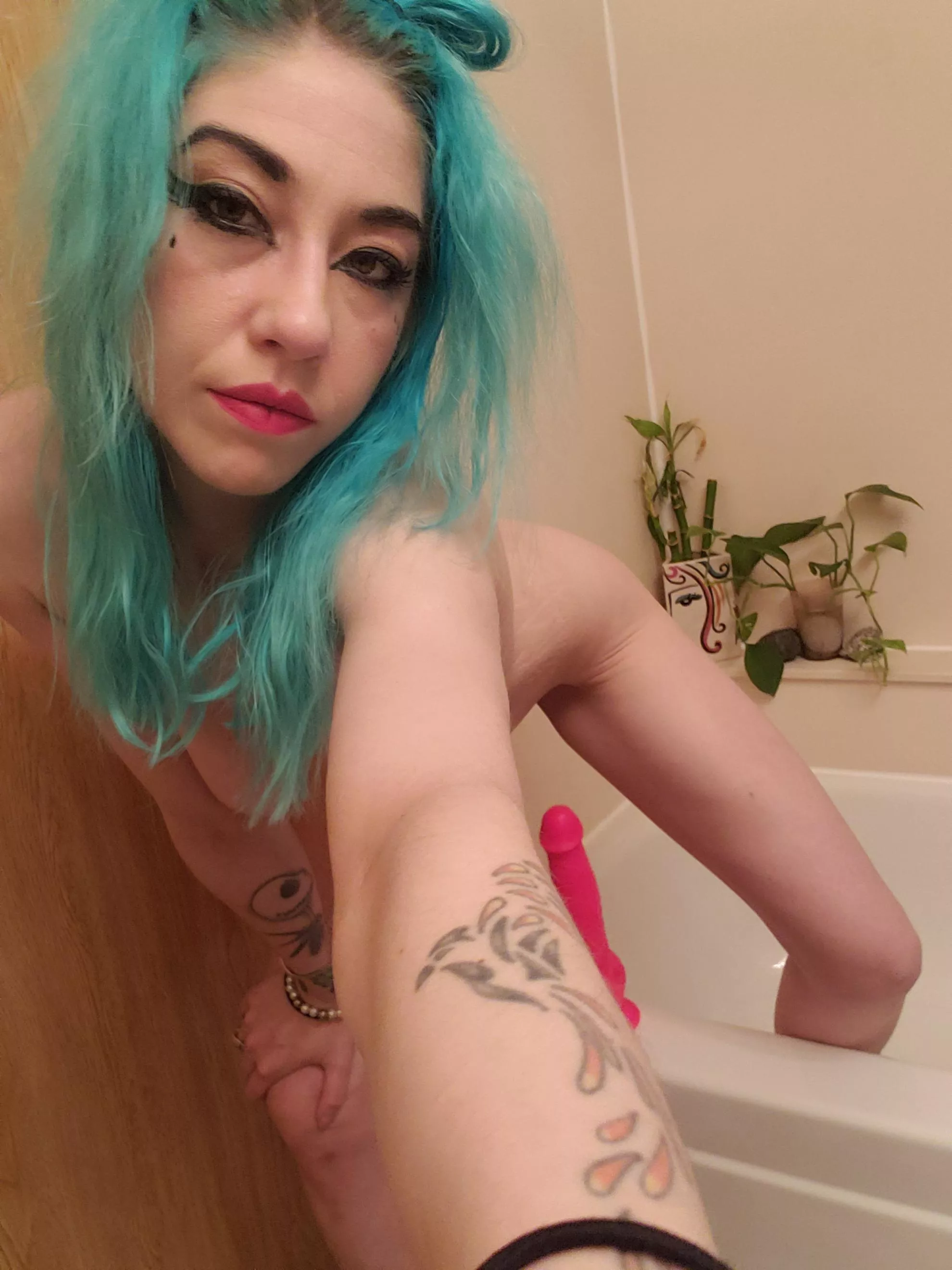 My name is ShaeLynnRay and I'm here for that dick