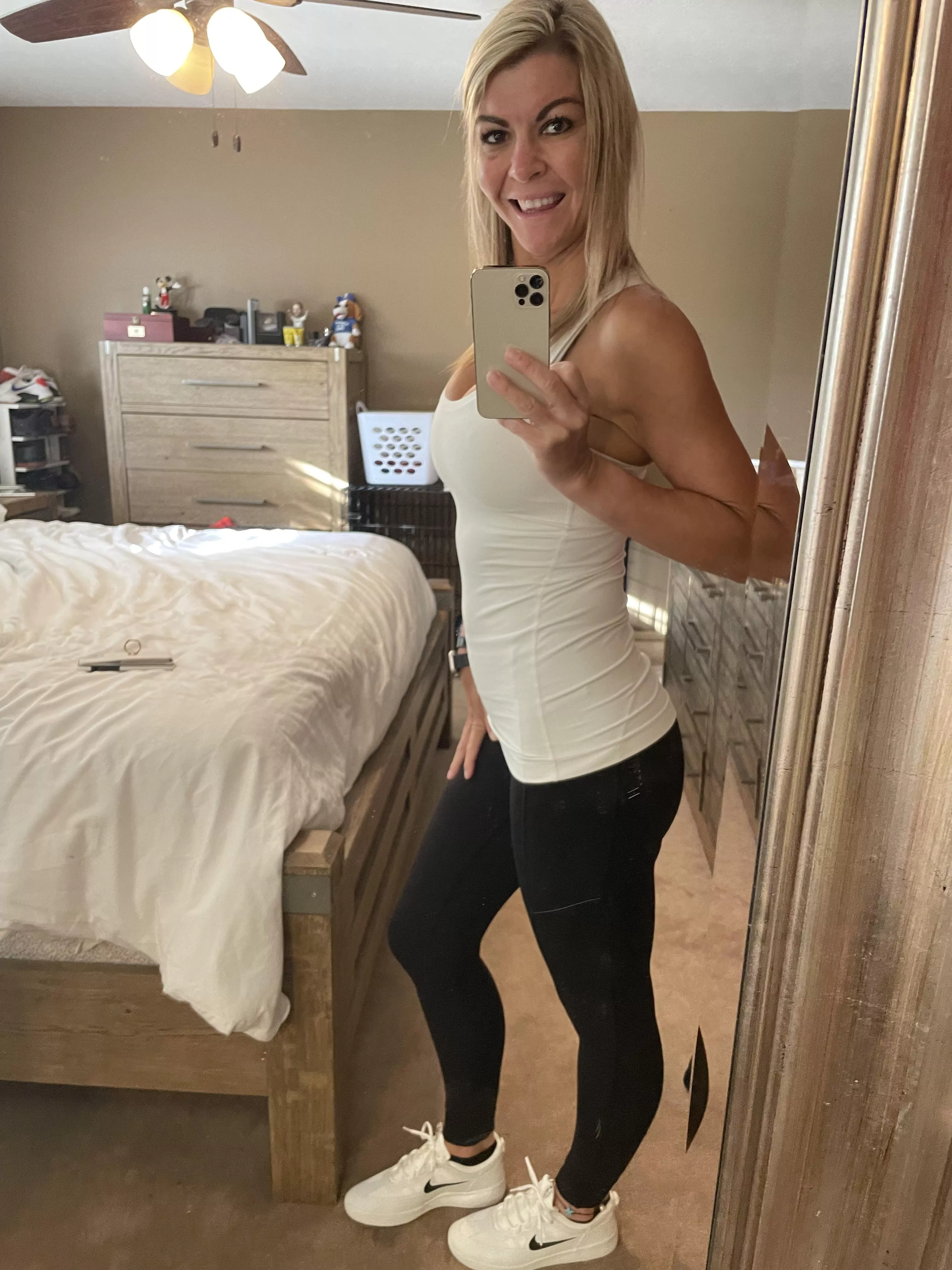New Hot Mom Monday kicks!