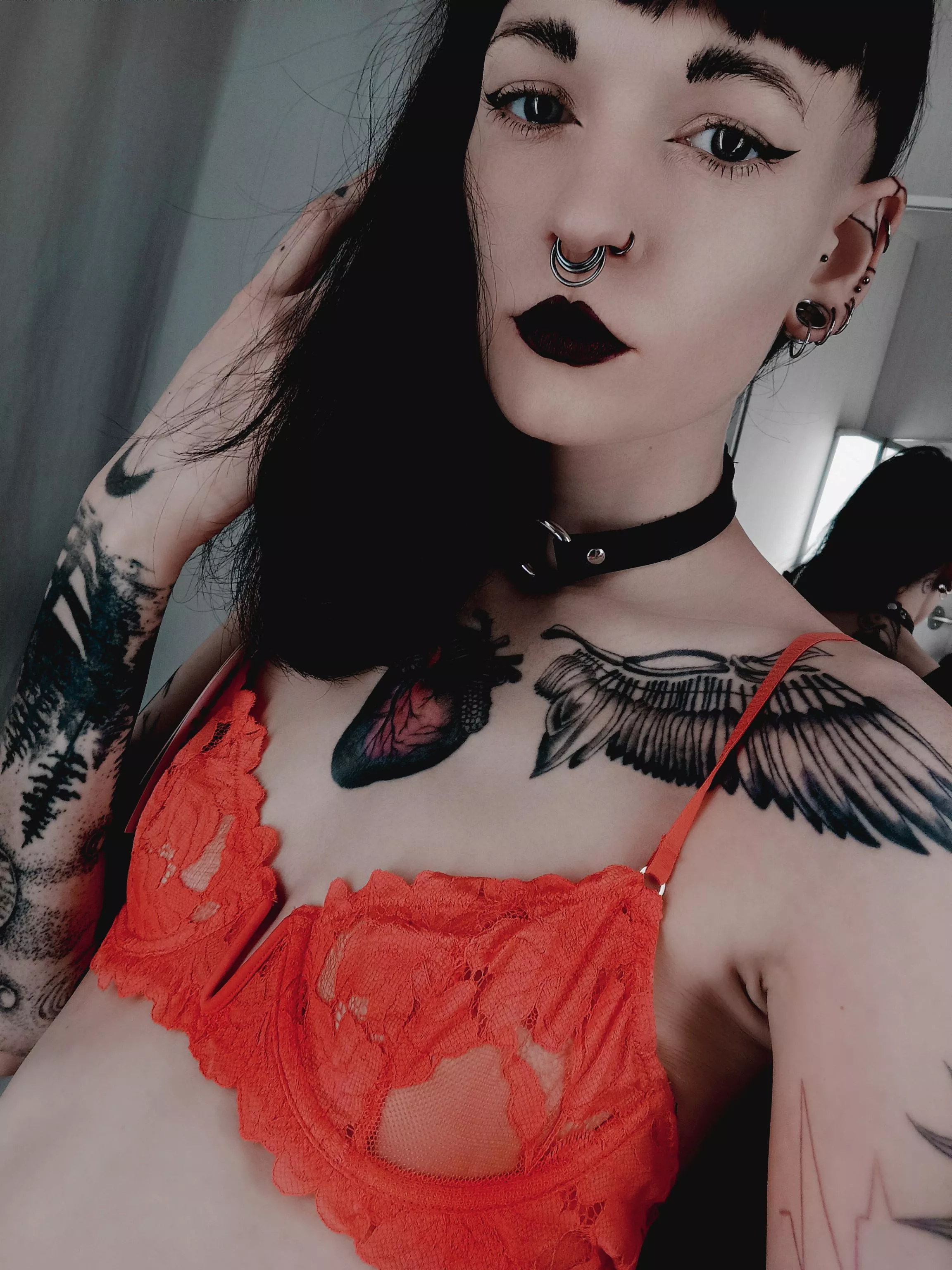 Red is one of my favorite colours. Besides black of course.