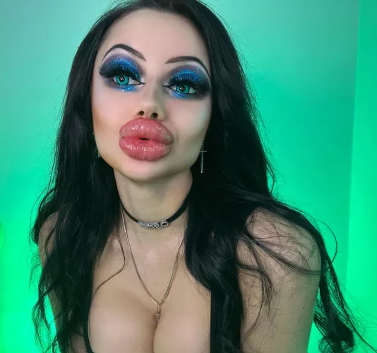sending you kisses by this bimbo lips