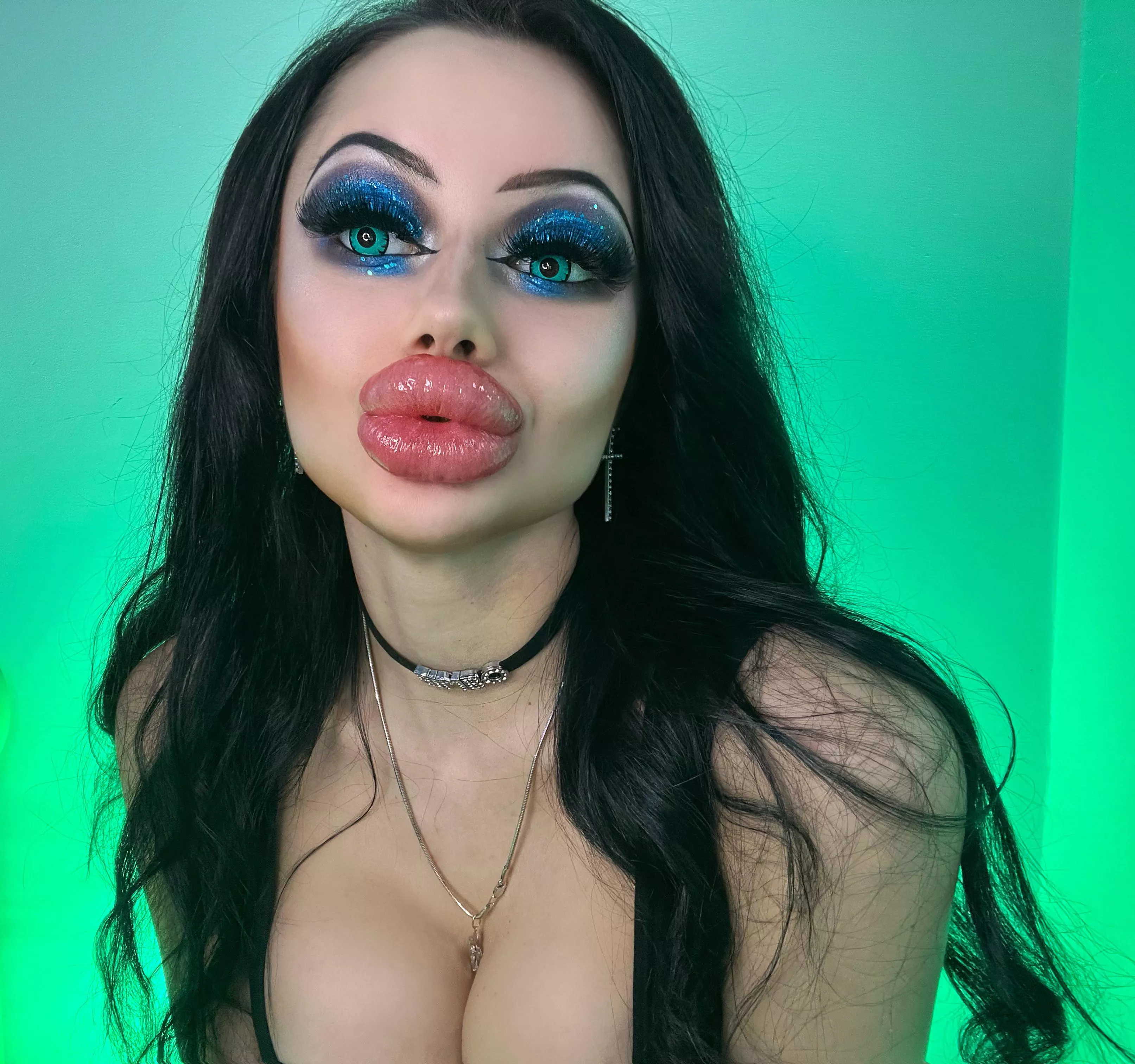 sending you kisses by this bimbo lips