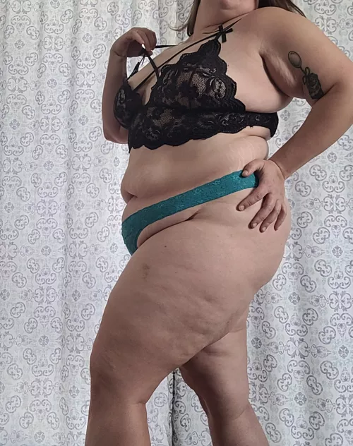 Sexy and curvy. An excellent combination 👌