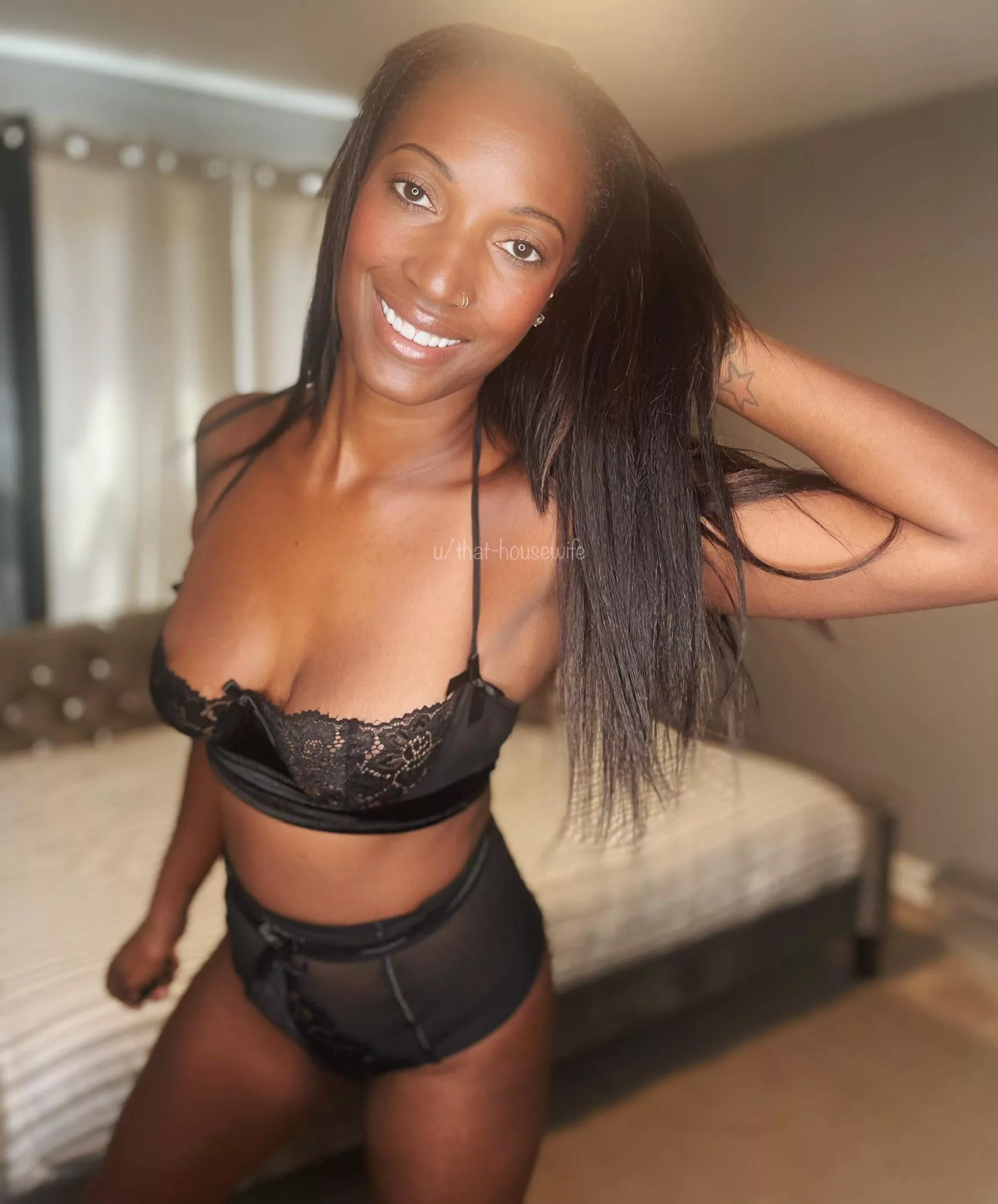 Smile is the second best thing you can do with your lips 🫦