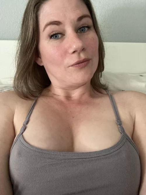 Spaghetti straps and pokes hiding 😏