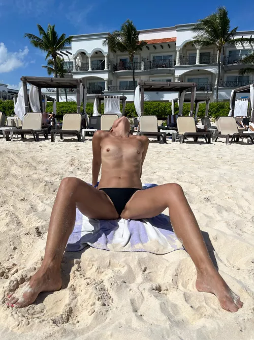 Sun on my tits is so good!