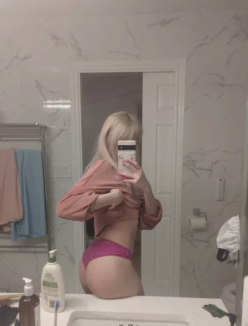 Tiny girls can be dominant sometimes ;)