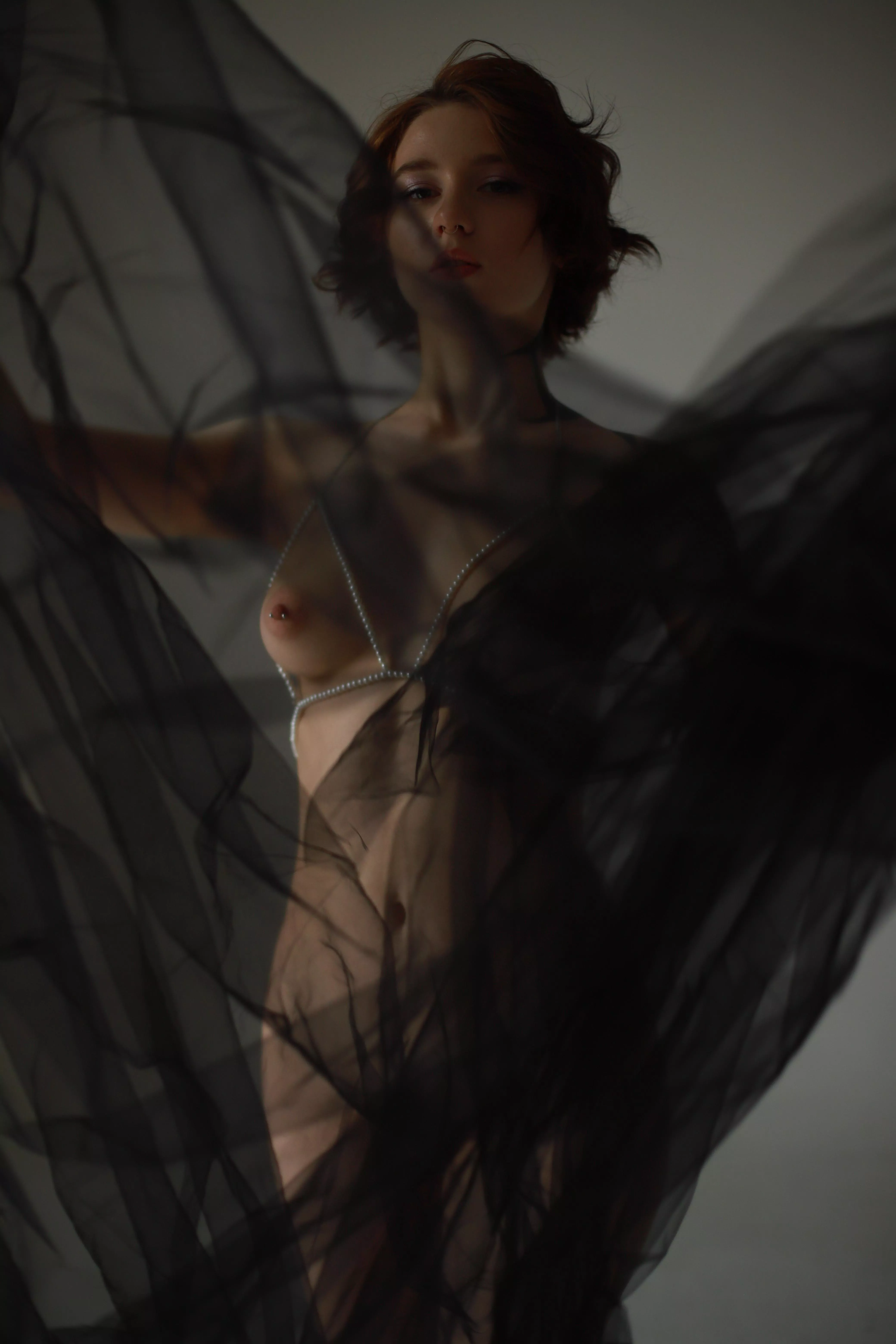 [TW] A thin black cloth and something underneath