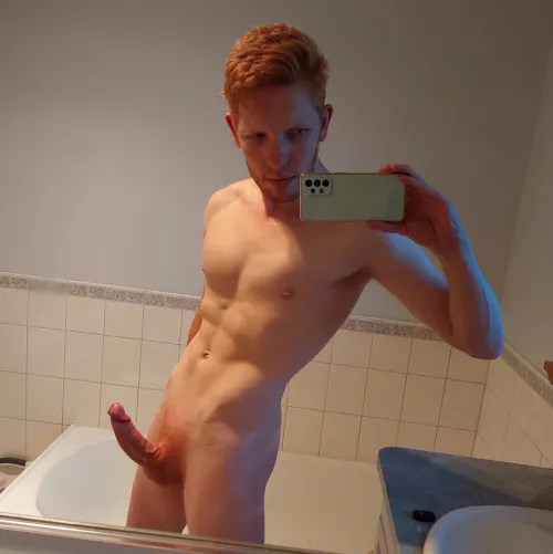 When I'm bored I take nudes 👀