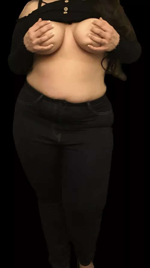 Who doesn’t like a nice hand-bra?