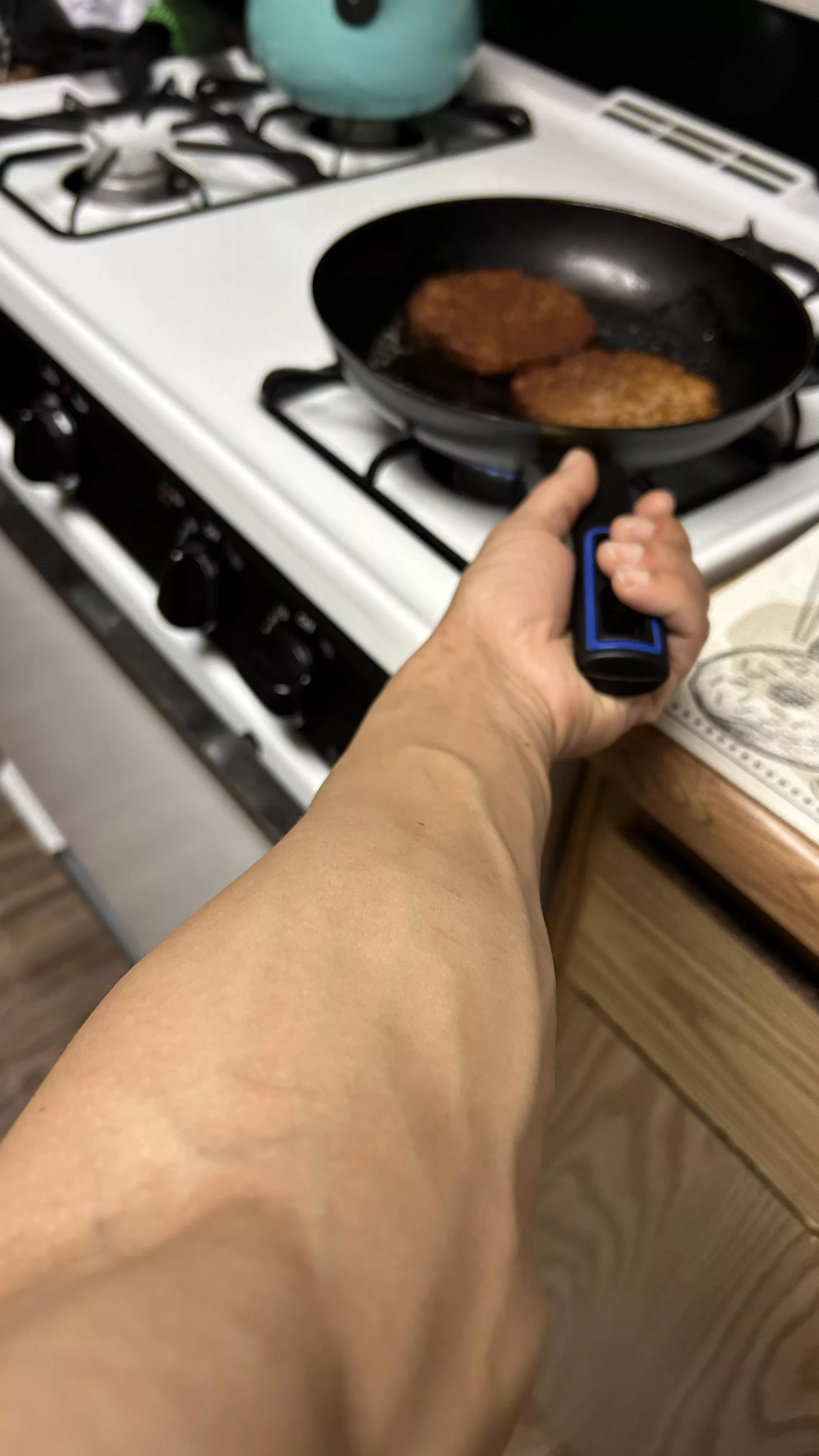 who wants a burger? 🍔💚