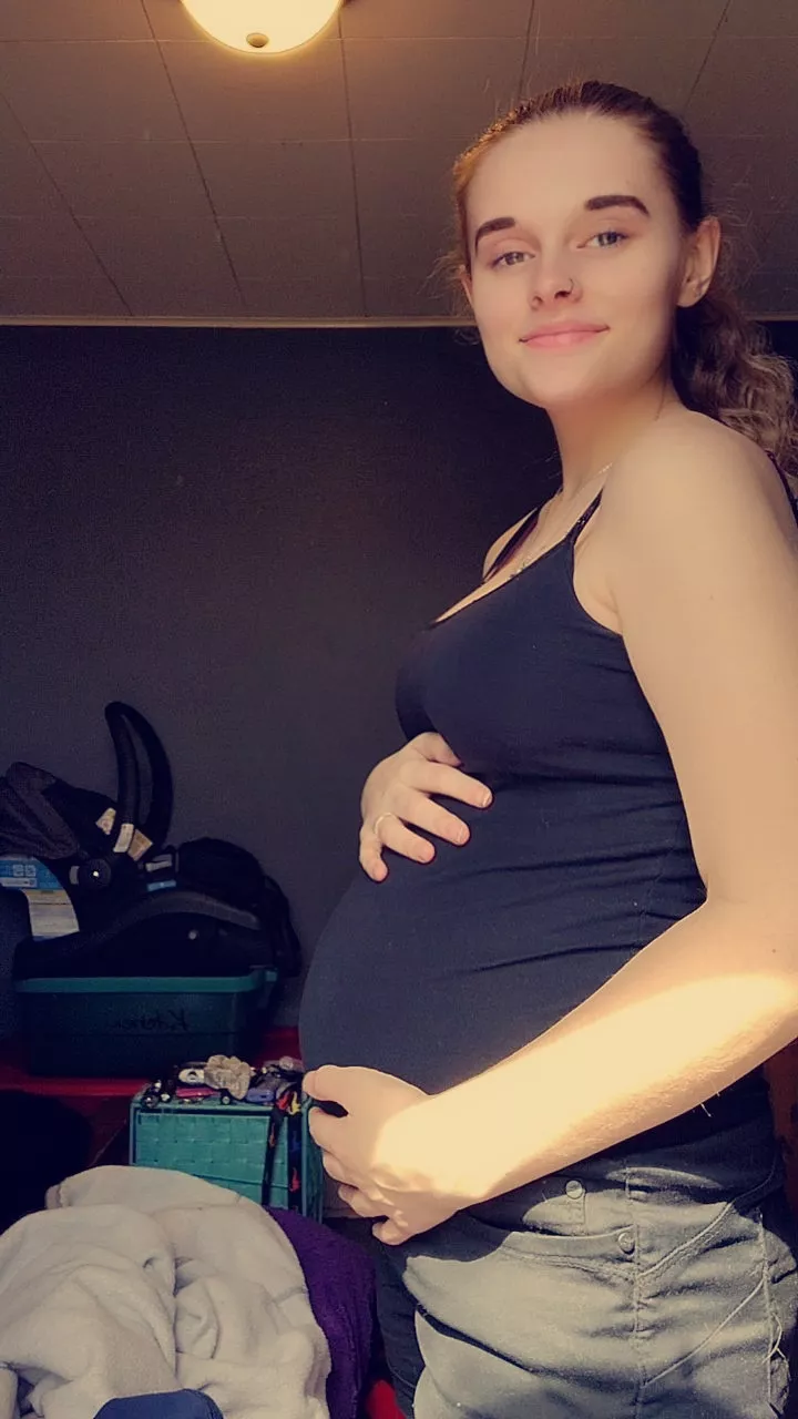 Who wants to see my pregnant body?