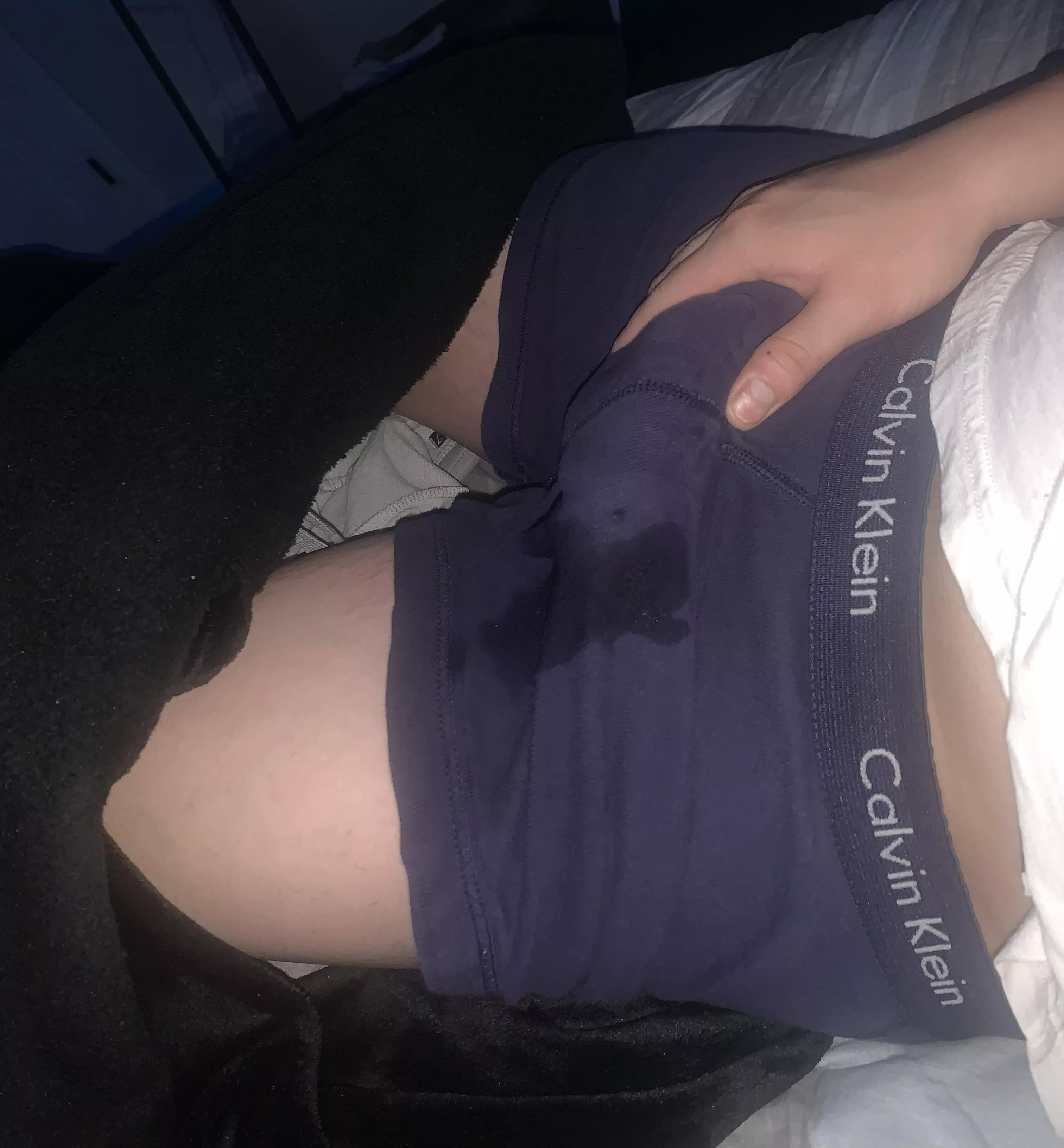 Young twink bulge gets pretty wet