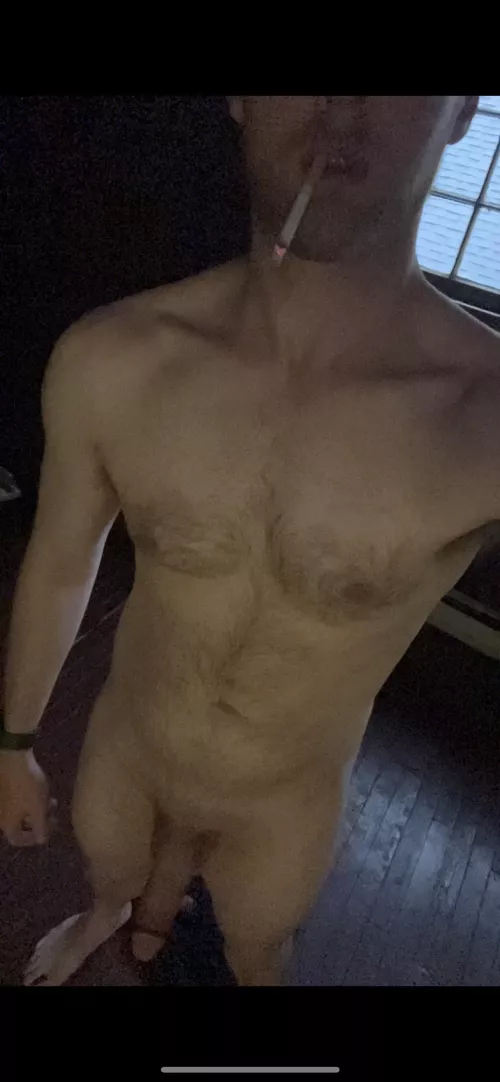 29 m smoking cigarettes and edging. Who’s joining? Oneman800