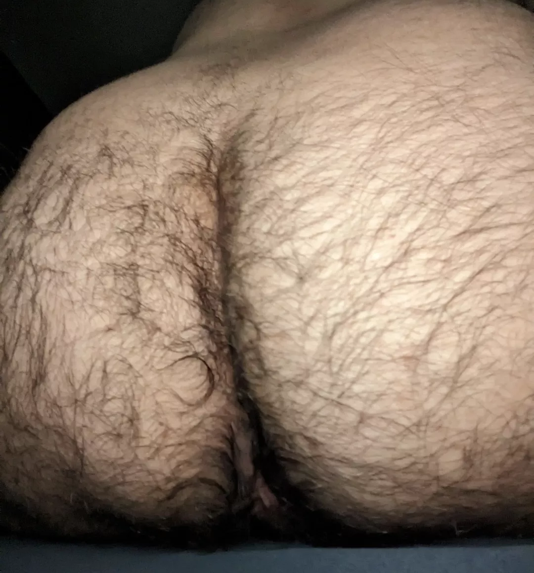 (30) Self conscious about my hairy bottom but thought someone might like it here.