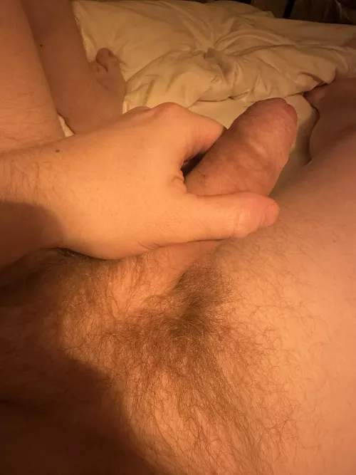 [30] Uk. Another day another hotel. Means only one thing. Anyone fancy keeping me company? 😏