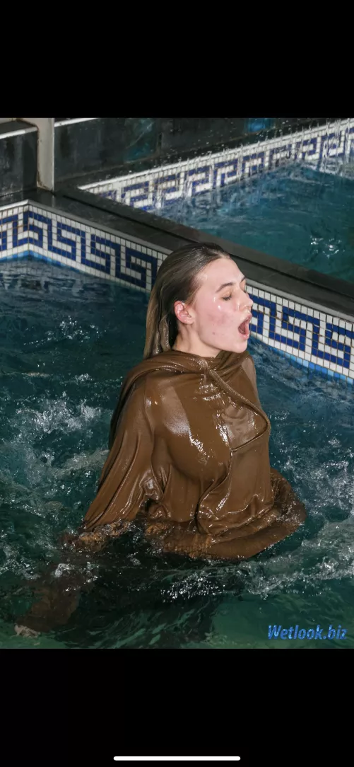 Anyone here into wet clothes?