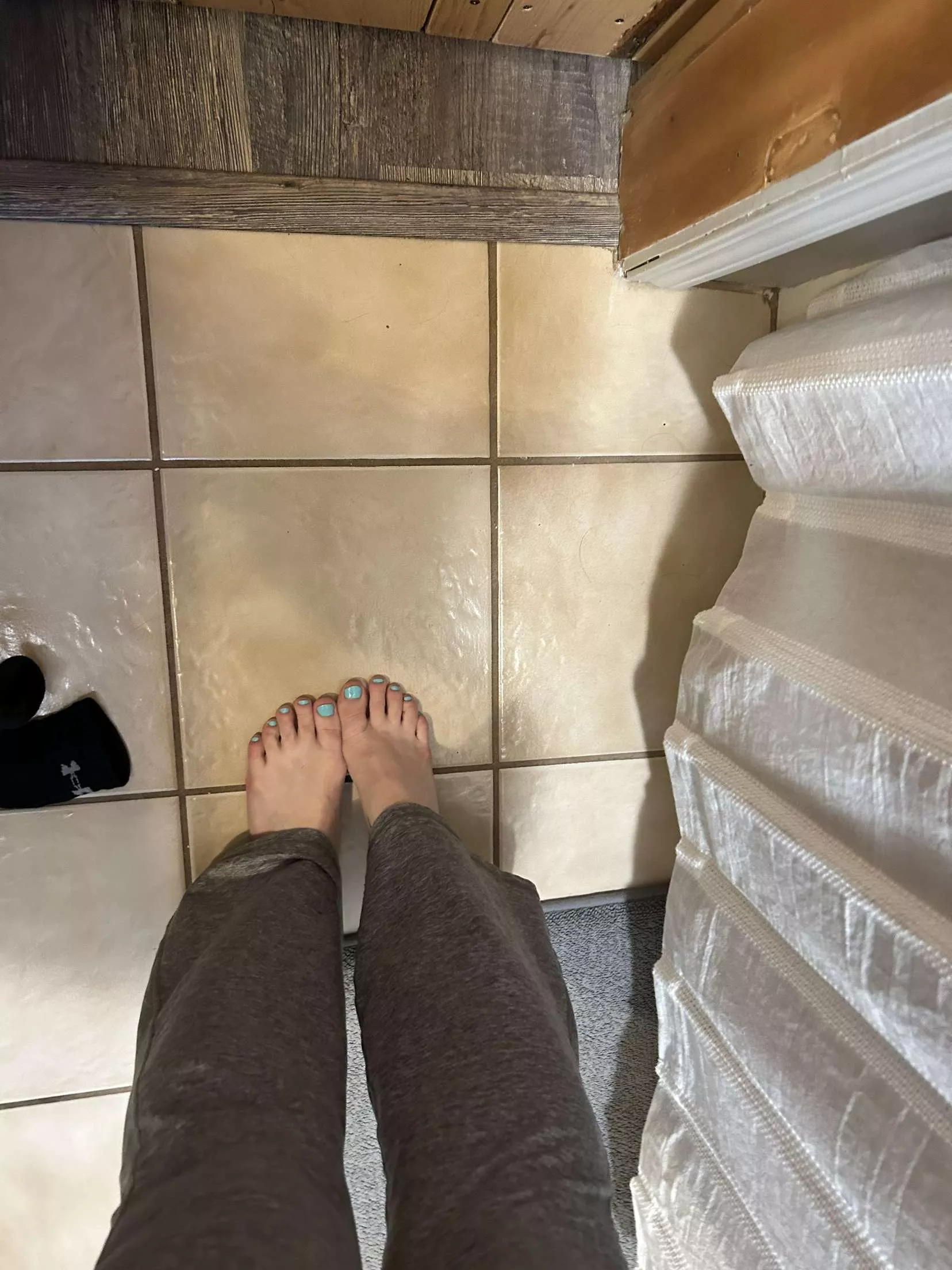 Cum suck on these hotwife milf toes