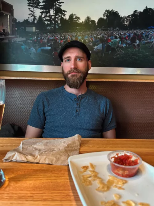 Date Night ❤️ Went clothes shopping, watched Renfield in the theater and then went to a restaurant 😁