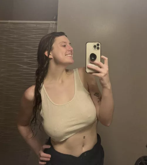 Do you like my top? 🙈