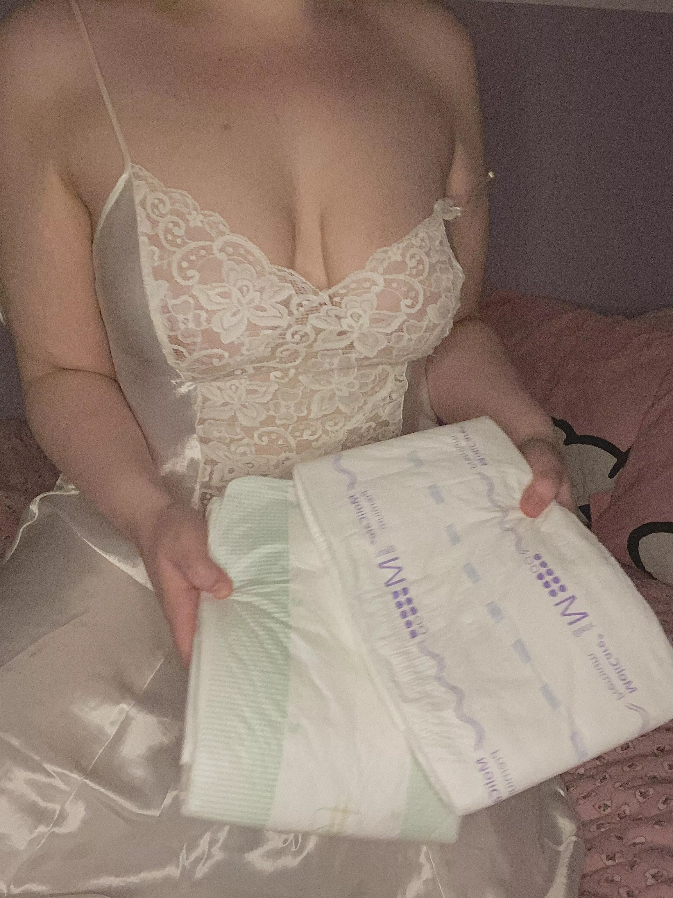 Does Mama’s baby want a green or purple diaper? hm? good choice !!