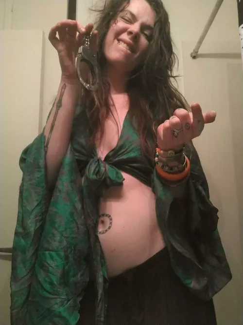 Don’t you wanna find out why all the mutts call Me the Queen of Reddit? 💅