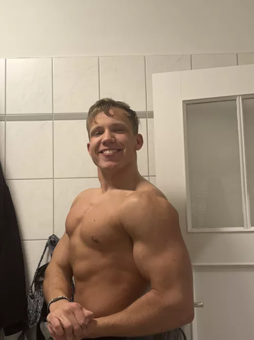 Fresh showered for you 😈🥵