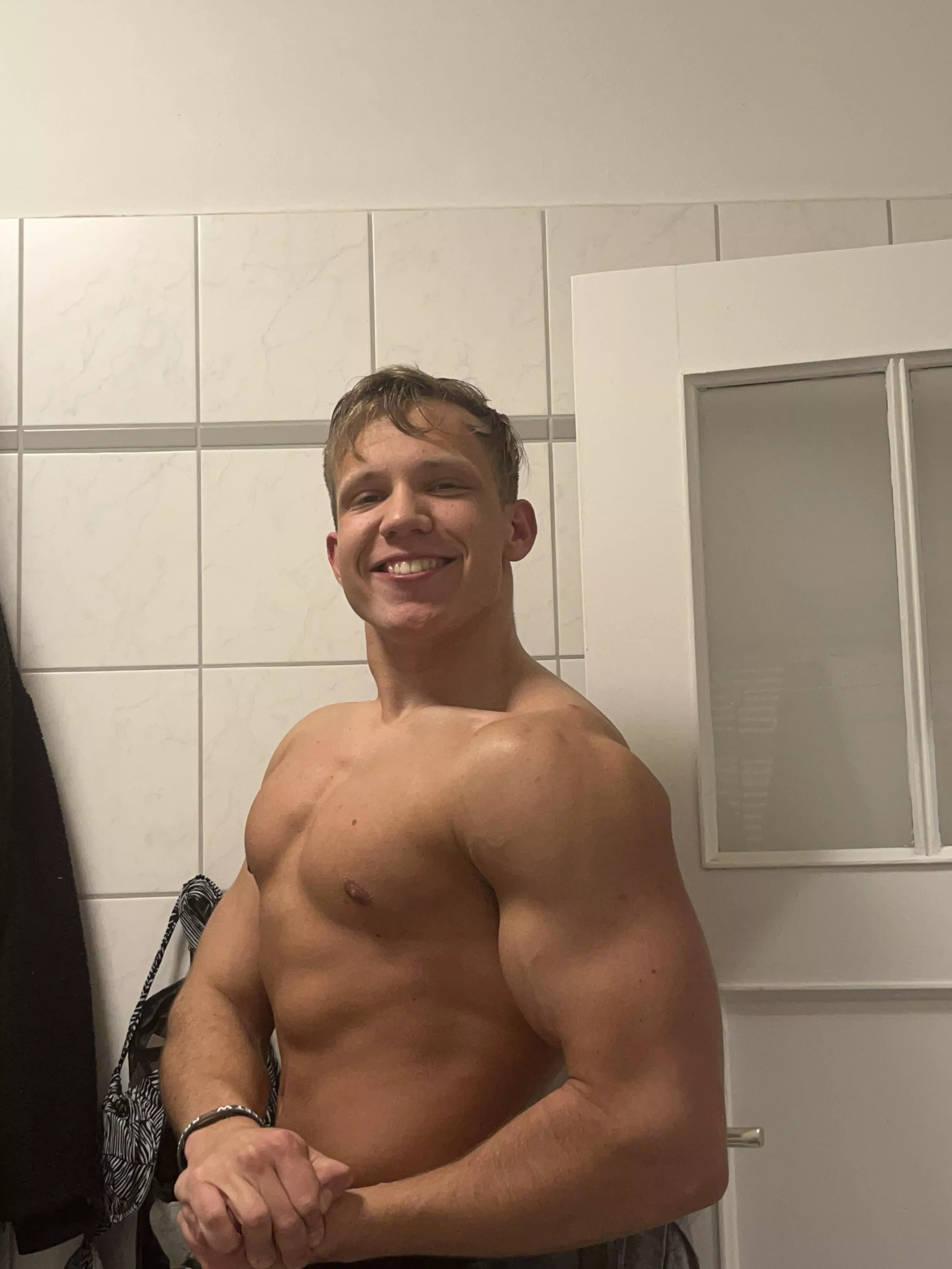 Fresh showered for you 😈🥵